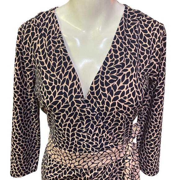 Ann Taylor Leaf Print Wrap Dress Leaf Print 
Size 2 - Picture 3 of 10